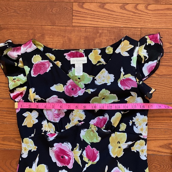 A beautiful Jane Alexander floral dress in size 12 lined. - Picture 9 of 11